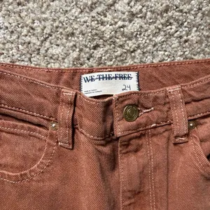 Free People We The Free Tinsley Baggy High-Rise Jeans NWOT Size 24 Chocolate thumbnail 6