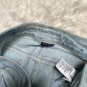 AMERICAN EAGLE LIGHT DENIM DISTRESSED SKINNY JEANS BASIC CASUAL NORMCORE GRUNGE thumbnail 3