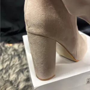 Chic Beige‎ Women's Heeled Boots Tan Size 8 thumbnail 3