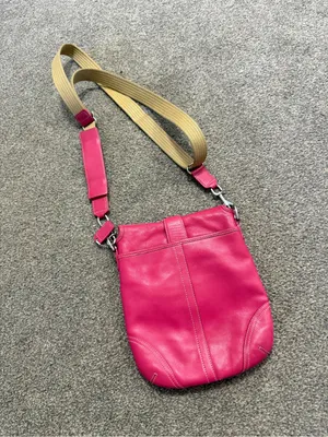 Vintage Coach Soho pink magenta crossbody bag signature monogram interior y2k thumbnail 2
