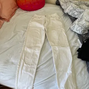 Glassons white baggy jeans thumbnail 2