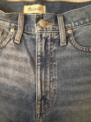 Madewell MomShortsBlue High-Rise Frayed Denim Shorts thumbnail 3