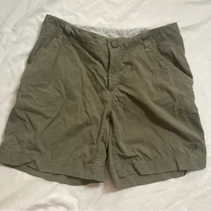 Mountain Hardwear Green Lightweight Hiking Shorts Size 8 Outdoor Activewear thumbnail 1
