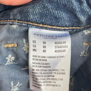 American Eagle Mom Jean Shorts Women's Size 00 Blue Denim Cut-Off Distressed thumbnail 6