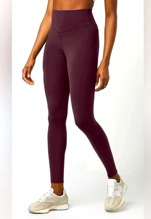 NWT Vuori Chilled Out Performance Legging in a Cerise Color Size S thumbnail 2