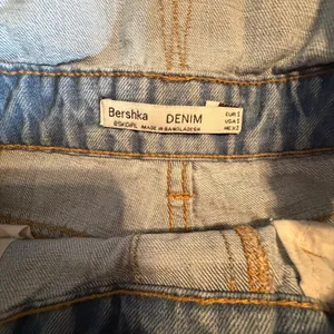 Bershka Denim Shortalls Light Wash Distressed Jean Overalls Womens Size Small thumbnail 2