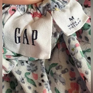 GAP Flowered Sleeveless Blouse Size M thumbnail 4
