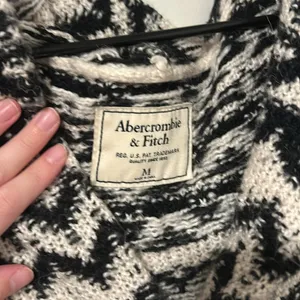 Abercrombie and Fitch 18% Wool 5% Alpaca Hooded Knitted Cardigan Jacket Sweater thumbnail 2