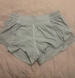 Lululemon White Hotty Hot 2.5" Shorts thumbnail 2