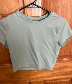Hollister Top thumbnail 1