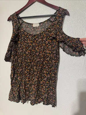 Free Kisses Floral Cold Shoulder Ruffle Blouse Top Black Multi – Size Large READ thumbnail 1