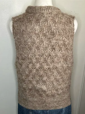 Universal Threads Taupe Fuzzy Pointelle Knit Sleeveless Crewneck Sweater Vest thumbnail 4
