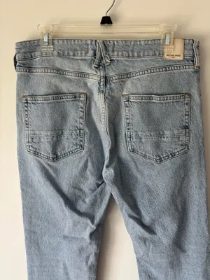 We The Free Light Wash Denim Jeans Straight Leg Distressed Blowout Knee thumbnail 6