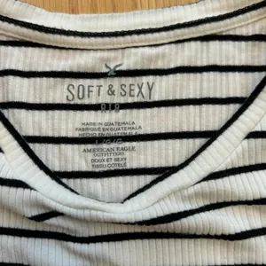 American Eagle Top Shirt‎ Cold Shoulder Size Large Ribbed Stripes Black White thumbnail 4