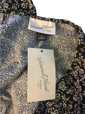 Universal Thread Women’s Black Floral with Puff Sleeves Size S NWT thumbnail 3