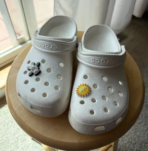 Classic White Crocs Women’s Size 5 Men’s Sz 7 Jibbitz Charms Included Disney G2 thumbnail 1