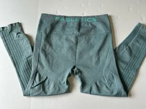 Fabletics Sync Seamless High-Waisted 7/8 Legging large washed Arctic wave green thumbnail 8