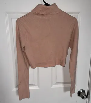 Amazon Long Sleeve Crop Top thumbnail 2