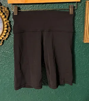Athleta Transcend 7” Black Biker Shorts Sz Small thumbnail 1
