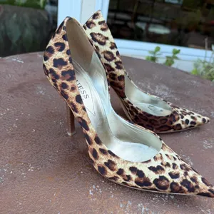 Vintage Y2K GUESS by Marciano leopard print pointed-toe stiletto pumps 8.5 / worn once thumbnail 2