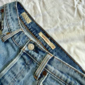 Levi’s Straight Leg Jeans Women’s thumbnail 4
