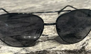 Classic Black Aviator Sunglasses thumbnail 1