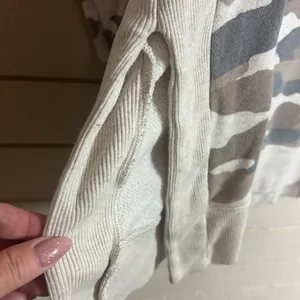 Aerie Good Vibes Gray Camo Oversized Crewneck Sweatshirt size S thumbnail 3