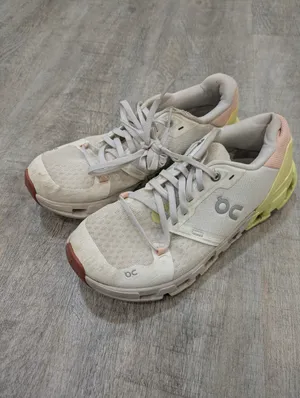 On Cloudflyer 4 Running Sneakers Size 7.5 Pink thumbnail 2