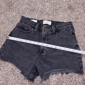 Universal Threads Black Denim Shorts Size 2 thumbnail 4