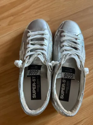 GOLDEN GOOSE Super-Star Iridescent and Glitter Leather Sneakers - Sz 38 - US 7 1/2 These are in good condition with light wear throughout. They are a pretty hard to find but super cute style. They have like holographic leather and glitter areas. Please see pics for details. Metallic leather upper Round toe Lace-up closure White leather star Cushioned insole; unlined Rubber sole Made in Italy thumbnail 5