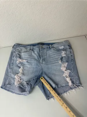 Torrid Women’s Plus 5 Inch Classic Denim HighRise Shorts Medium Wash Size 20 thumbnail 6