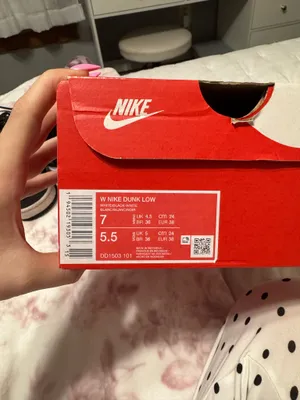 Women’s Nike dunks thumbnail 4
