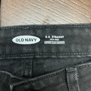 Old Navy Black O.G high-rise Ankle Cropped Jeans with Frayed Hem thumbnail 3