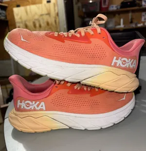 Hoka One One Women’s Arahi 7 Running Shoes Coral Size 7.5 B thumbnail 1