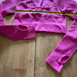 OQQ Hot Pink Seamless Ribbed Long Sleeve Crop Top Square Neck Thumbholes S‎ thumbnail 2