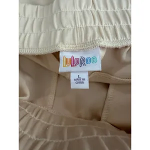 LuLaRoe‎ Womens Cream Smocked High Waist Lounge Shorts Size L Off White Pockets thumbnail 5