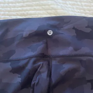 Lululemon Athletica Black Camouflage Leggings wunder under thumbnail 3