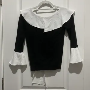 Long sleeve black blouse with white collar bow Size XXS thumbnail 3