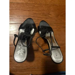 White House Black‎ Market Beverly Heels Floral Rosette Black Satin Platform 7M thumbnail 2