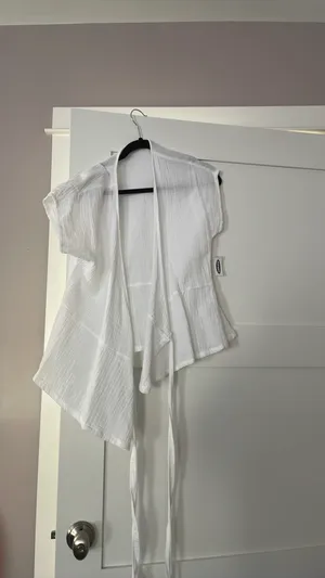 Old Navy White Tie Blouse thumbnail 2
