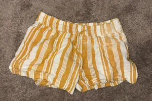 Summer Shorts Yellow Size M thumbnail 1