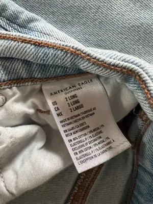 American Eagle Strigid Mom Jeans Light Wash thumbnail 6
