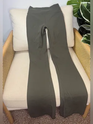 Vuori AllTheFeels Slim Flare Leggings 32" Size XS thumbnail 4