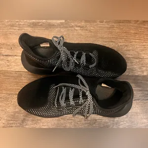 Ladies Adidas Tubular Tennis Shoes thumbnail 8