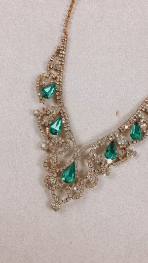 emerald green sparkle 18” chain necklace thumbnail 2