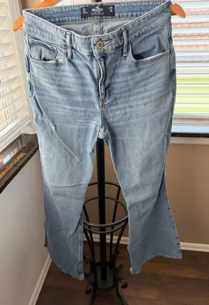 Hollister High-Waisted Flare Jeans 7S thumbnail 1