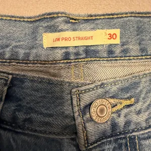 Levis Low Pro Straight Jeans Light Wash Denim High Rise Women Size 30 thumbnail 3