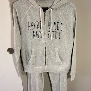 Abercrombie & Fitch Heritage Logo Full-Zip Hoodie and Matching Sweatpants Set Two Piece thumbnail 2