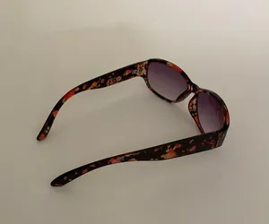 Women’s Sunglasses thumbnail 4