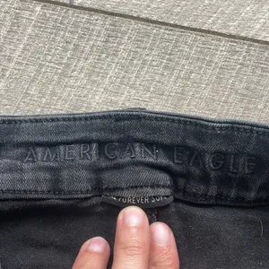 American Eagle Size 0 Black Distressed Super High-Rise Jeggings thumbnail 5